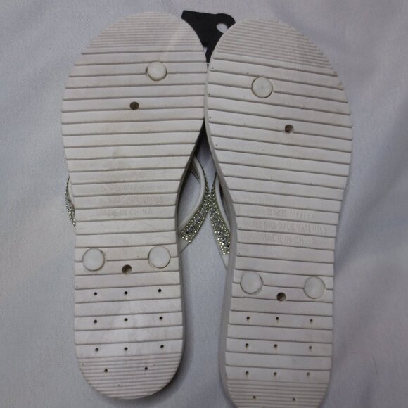 NEW WITH TAGS womens WHITE flip flops SANDALS glitter BLING sequins SIZE 7/8 - Picture 4 of 5